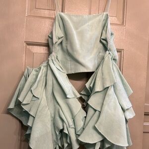 ALICE + OLIVIA
Square Neckline Three-Quarter Sleeve Crop Top